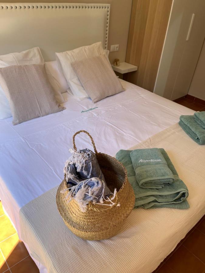 Bonito Apartamento Con Terraza, Jardin Y Piscina Кала'н Бош Екстериор снимка